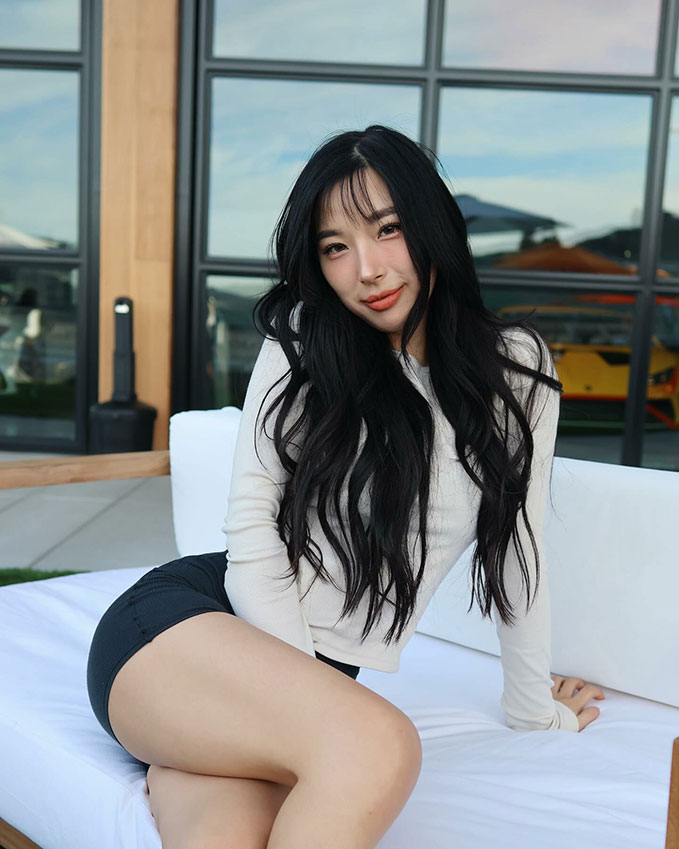 เปิดวาร์ป Elle Lee สาวสวย เจ้าเสน่ห์ ตัวตึง Onlyfans เซ็กซี่ แซ่บเร้าใจ