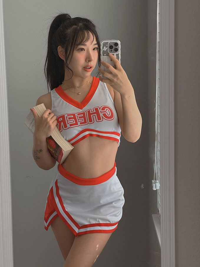 เปิดวาร์ป Elle Lee สาวสวย เจ้าเสน่ห์ ตัวตึง Onlyfans เซ็กซี่ แซ่บเร้าใจ